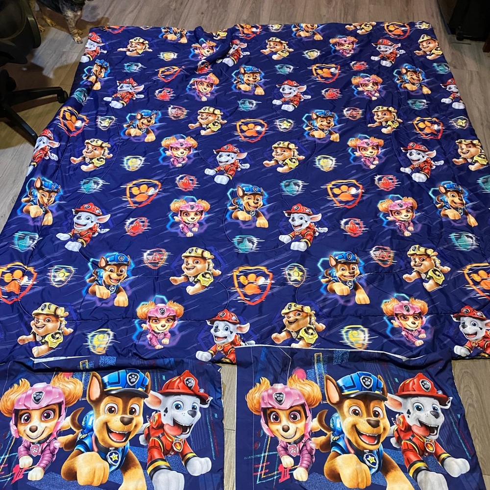 Paw patrol queen size comforter, with two pillowcases in new condition